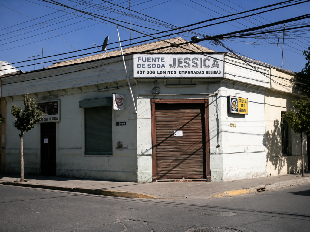 Edificio de la Fuente de soda Jessica en la intersección de calle Maipú y  Las Heras